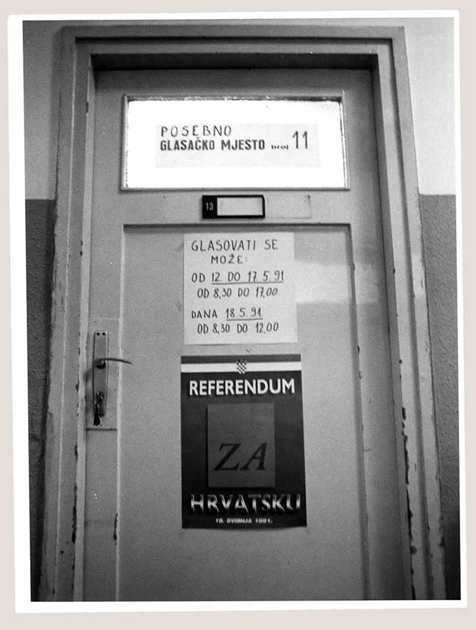 <b>Posebno glasačko mjesto na Trešnjevci</b>, 12. svibnja 1991.<br><br>
HR-HDA-2031. Vjesnik. Fotodokumentacija, kut. 49
